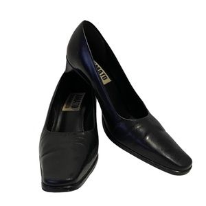 CAREER WOMAN BLACK PUMP